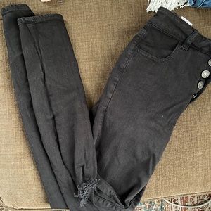 Black ripped skinny jean